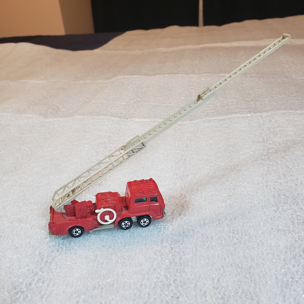 Vintage 1979 Tomica #29 1/125 Scale Hino Fire Engine Tomy Japan  Ladder Works